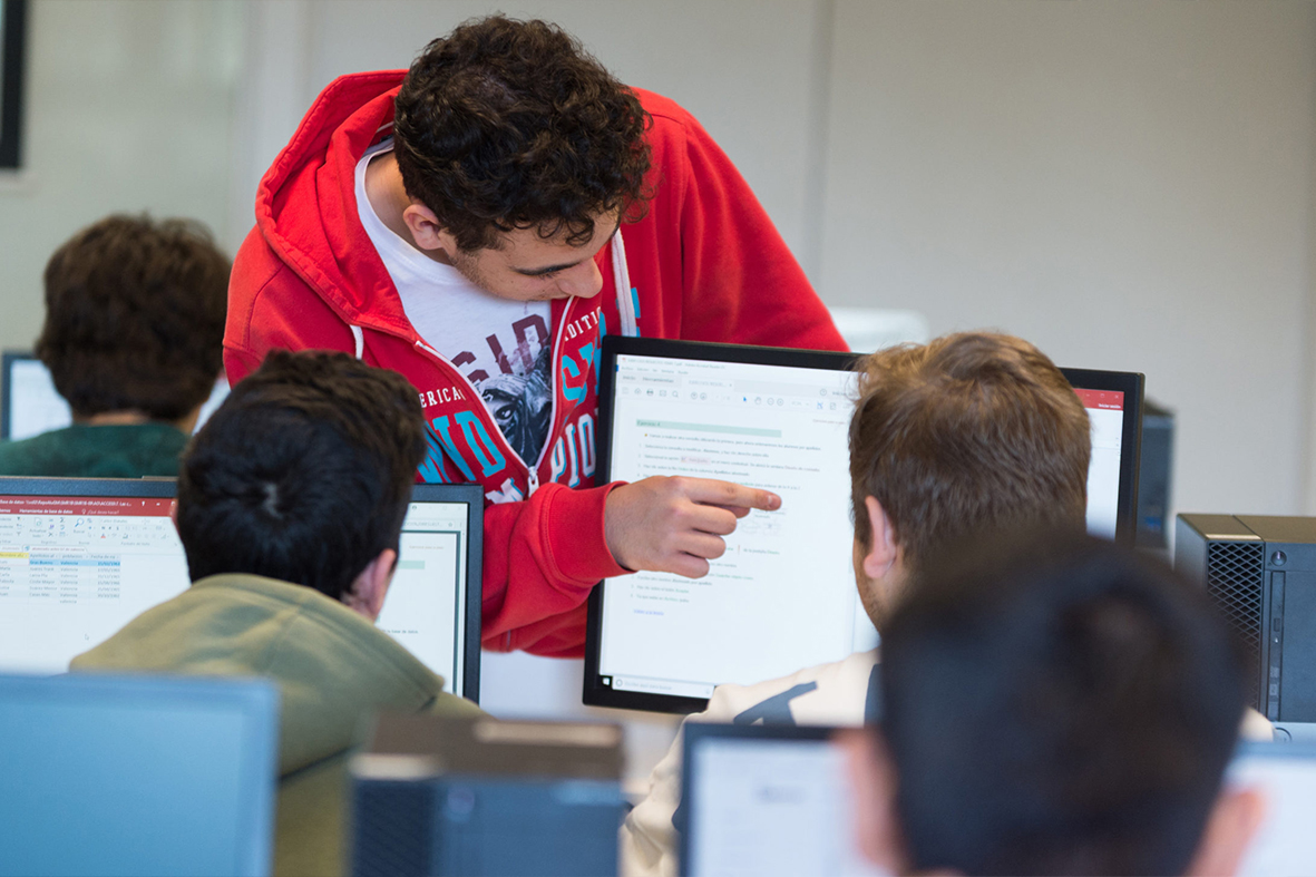 Slide-Plazo-admisión-Grado-Medio-y-Grado-Superior-scaled